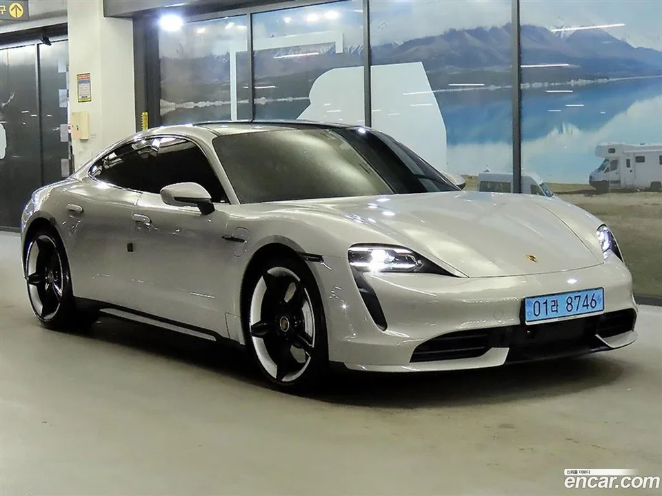 Porsche Taycan 2024