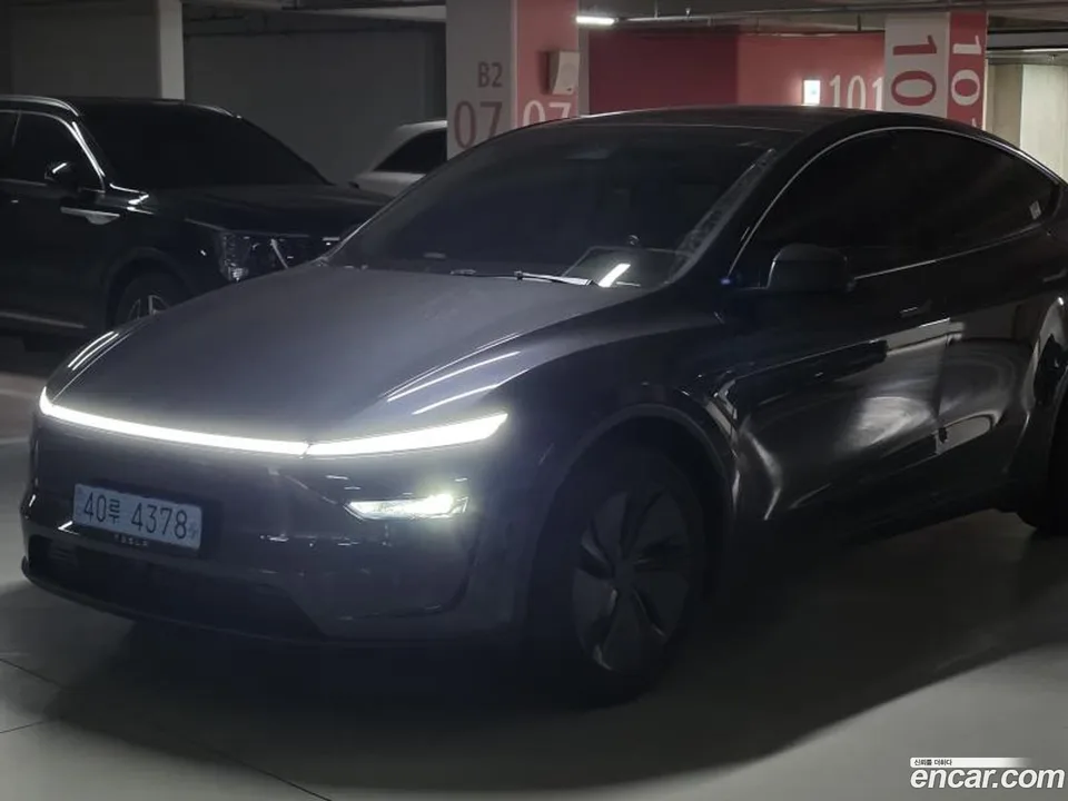 Tesla Model Y 2025