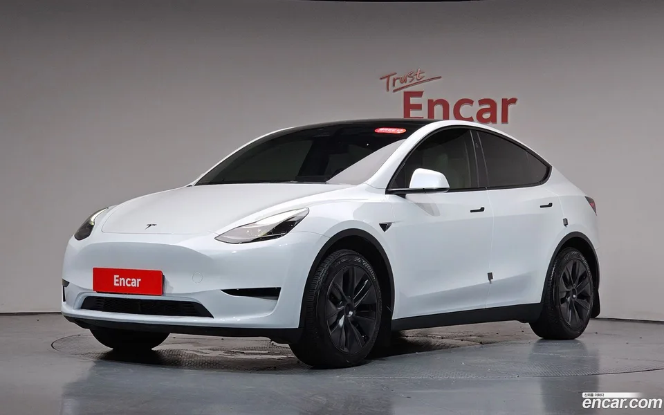 Tesla Model Y 2024