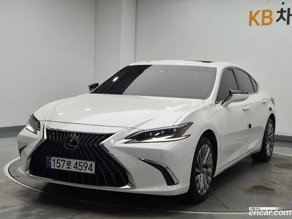 Lexus ES 300h 2024