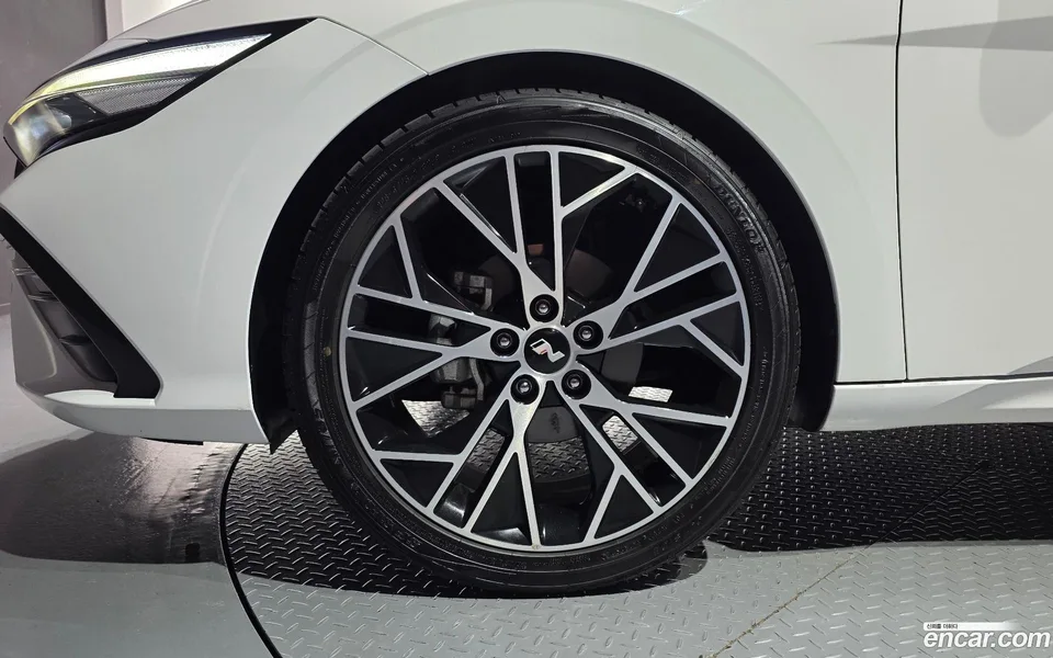 Hyundai Avante CN7 Hybrid 2024 — миниатюра 2