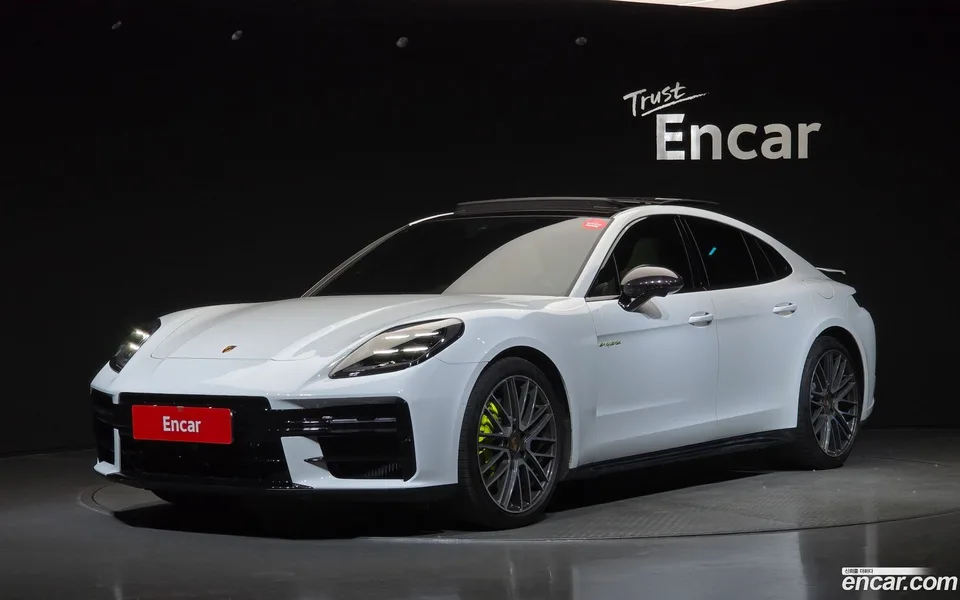Porsche Panamera (976) 2025