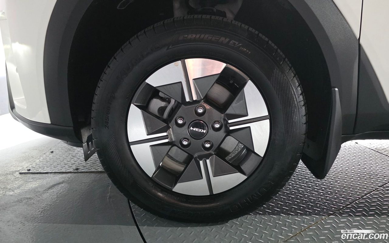 KG Mobility Musso EV 2025 — 5