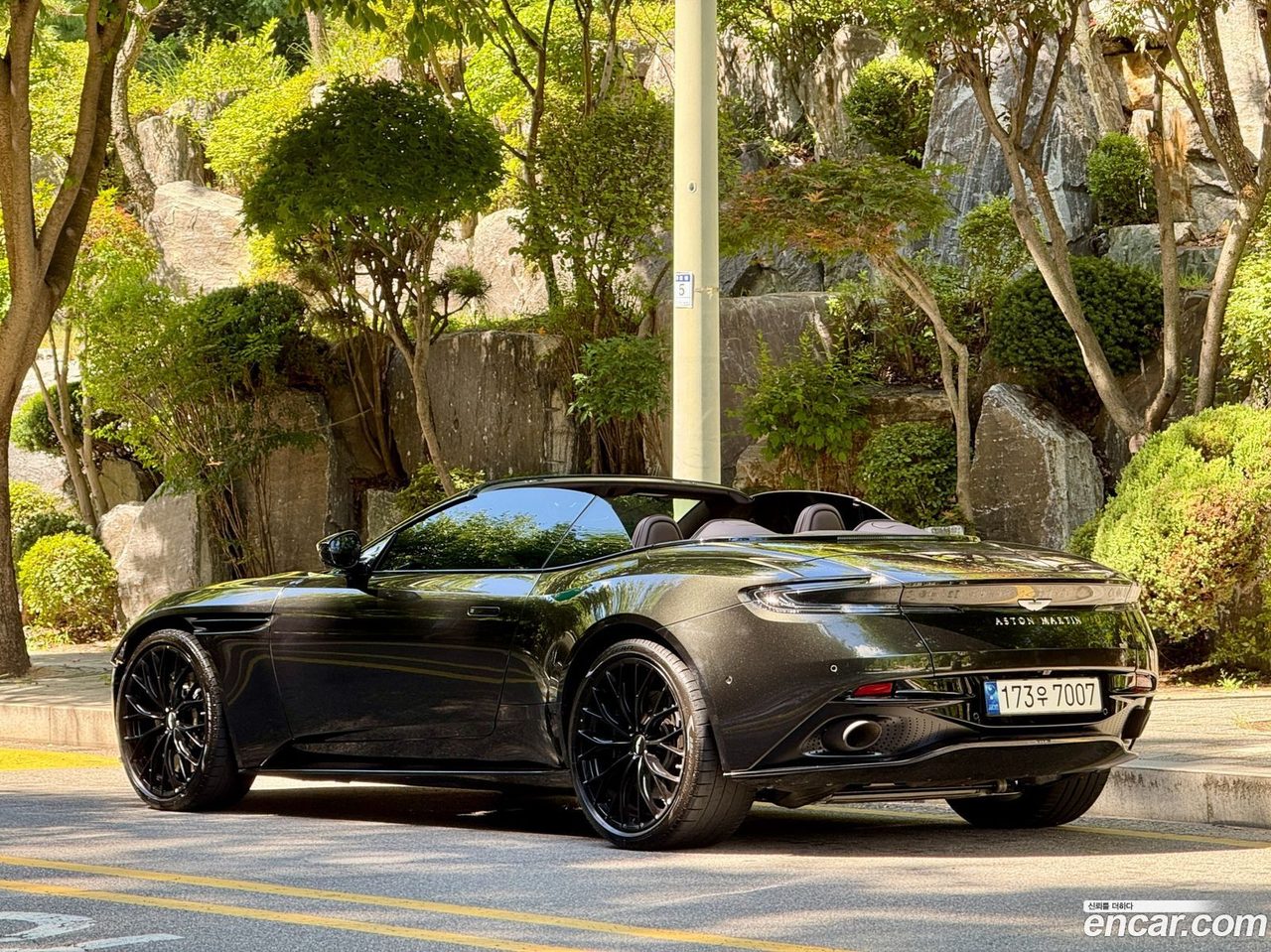 Aston Martin DB11 2023 — 4