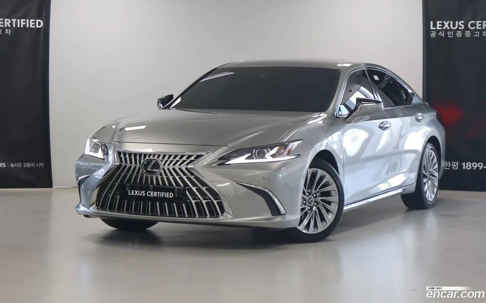Lexus ES 300h 2025