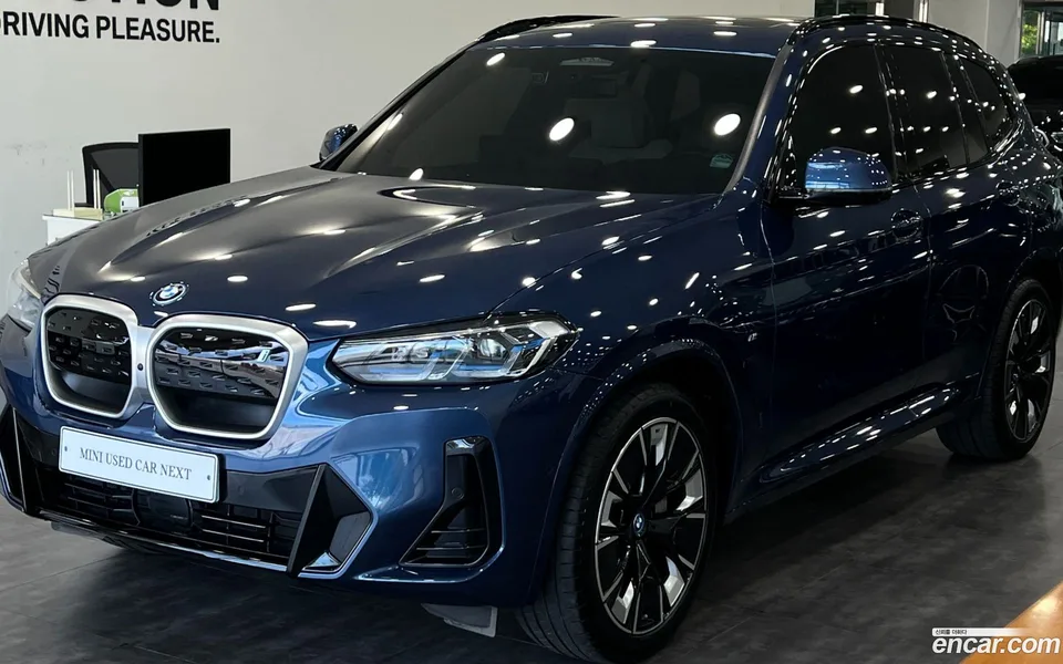 BMW iX3 2025