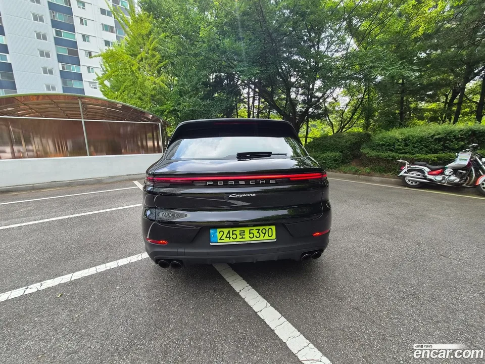 Porsche Cayenne 3.0 E- 2024 — thumbnail 2