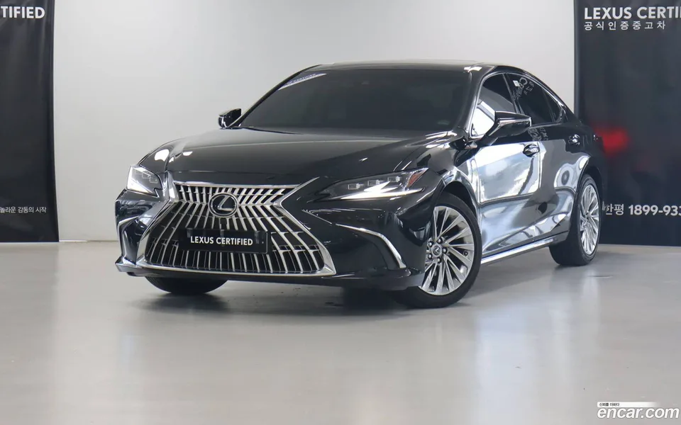 Lexus ES 300h 2025