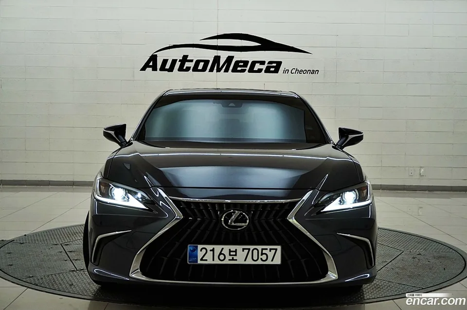Lexus ES 300h 2023