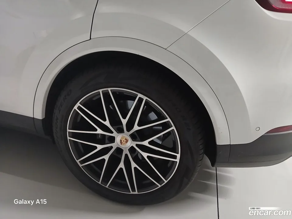 Porsche Cayenne 3.0 E- 2025 — миниатюра 5