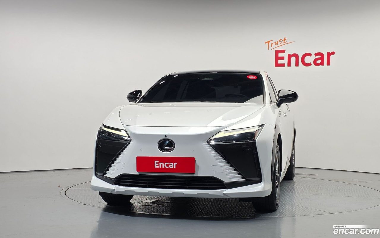Lexus RZ 450e 2023 — 3