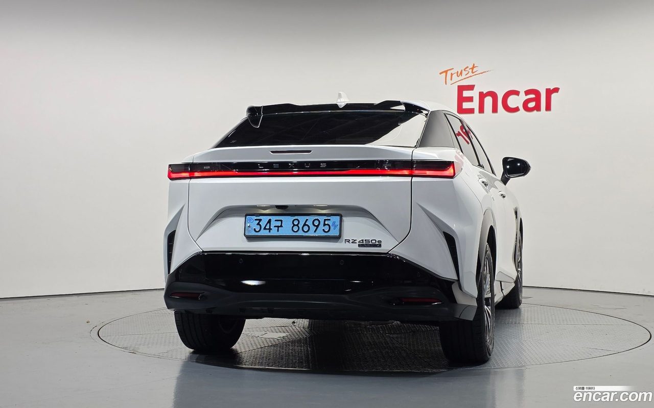 Lexus RZ 450e 2023 — 4