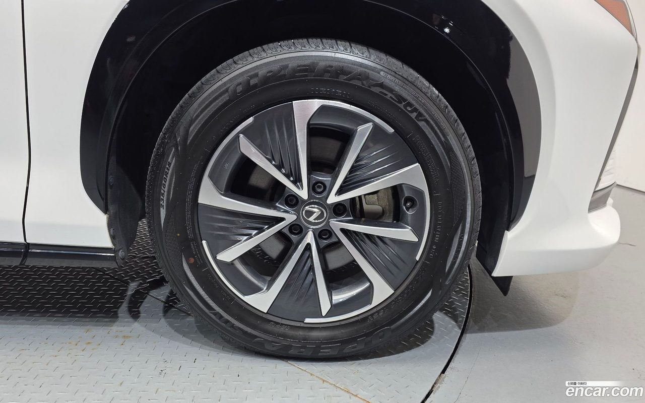 Lexus RZ 450e 2023 — 5