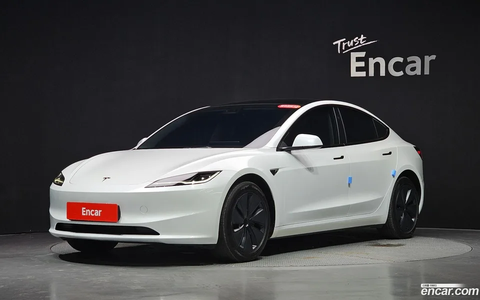 Tesla Model 3 2024