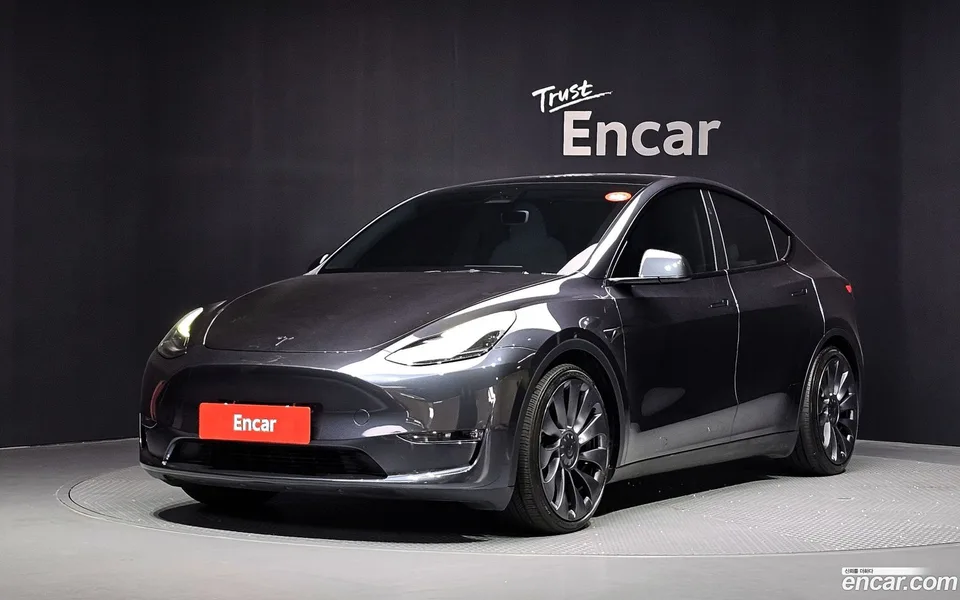 Tesla Model Y 2024