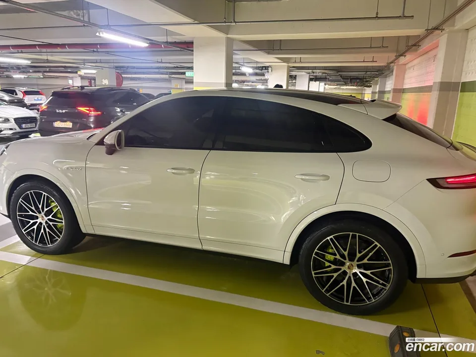 Porsche Cayenne 3.0 E- 2025 — миниатюра 3