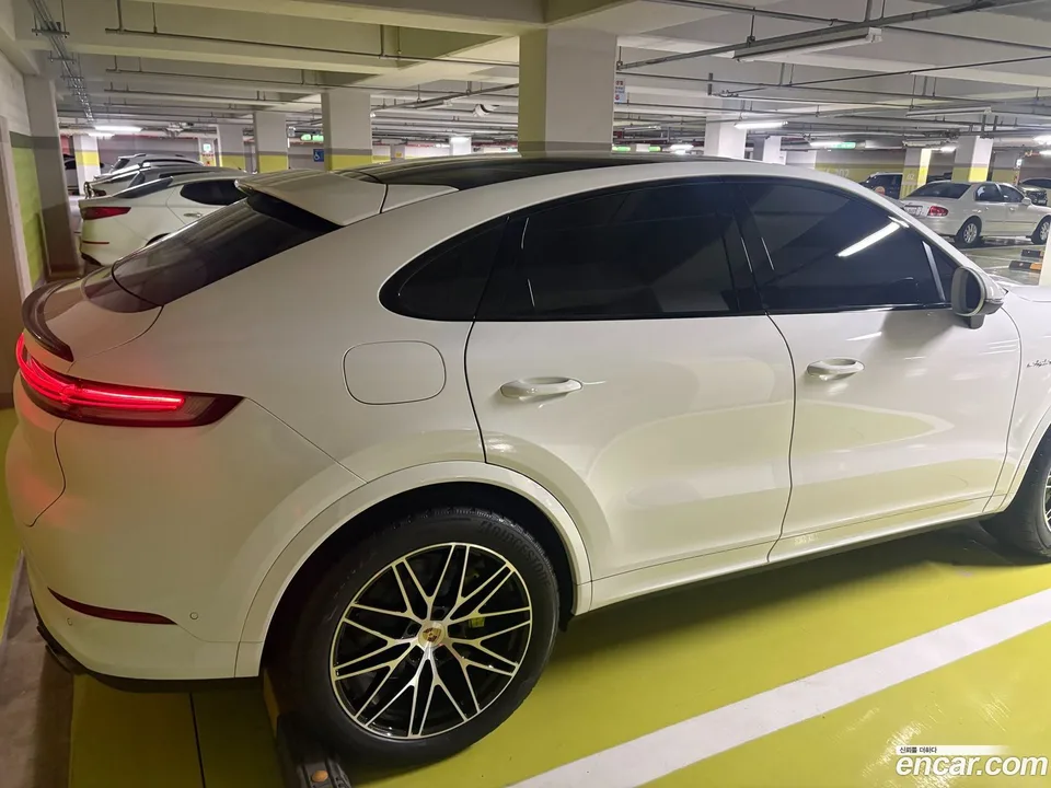 Porsche Cayenne 3.0 E- 2025 — миниатюра 4