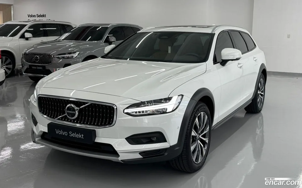 Volvo V90 Cross Country 2025