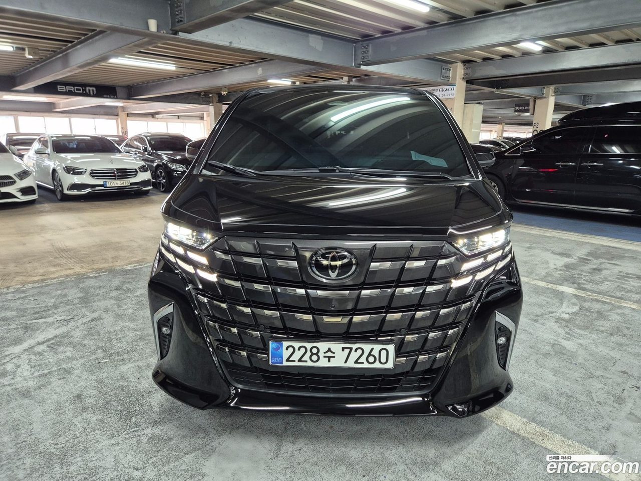 Toyota Alphard 2023 — 3