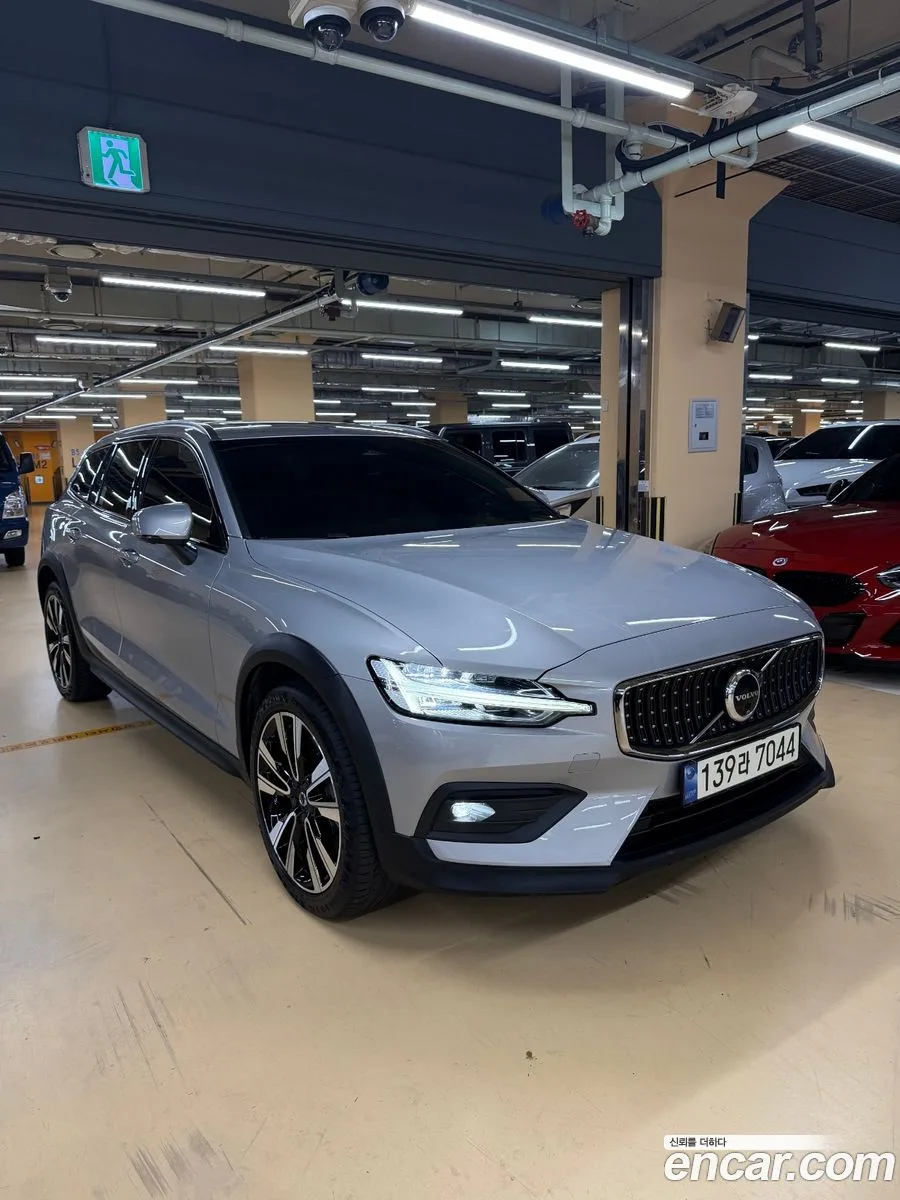 Volvo V60 Cross Country 2023