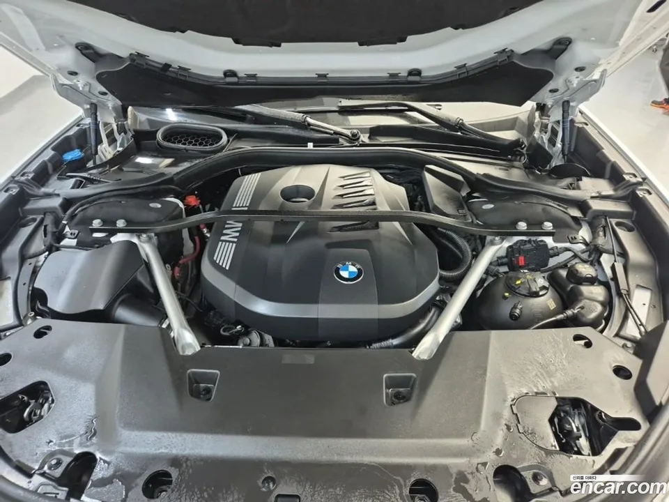 BMW 7 Series 740i xDrive M 2024 — thumbnail 2