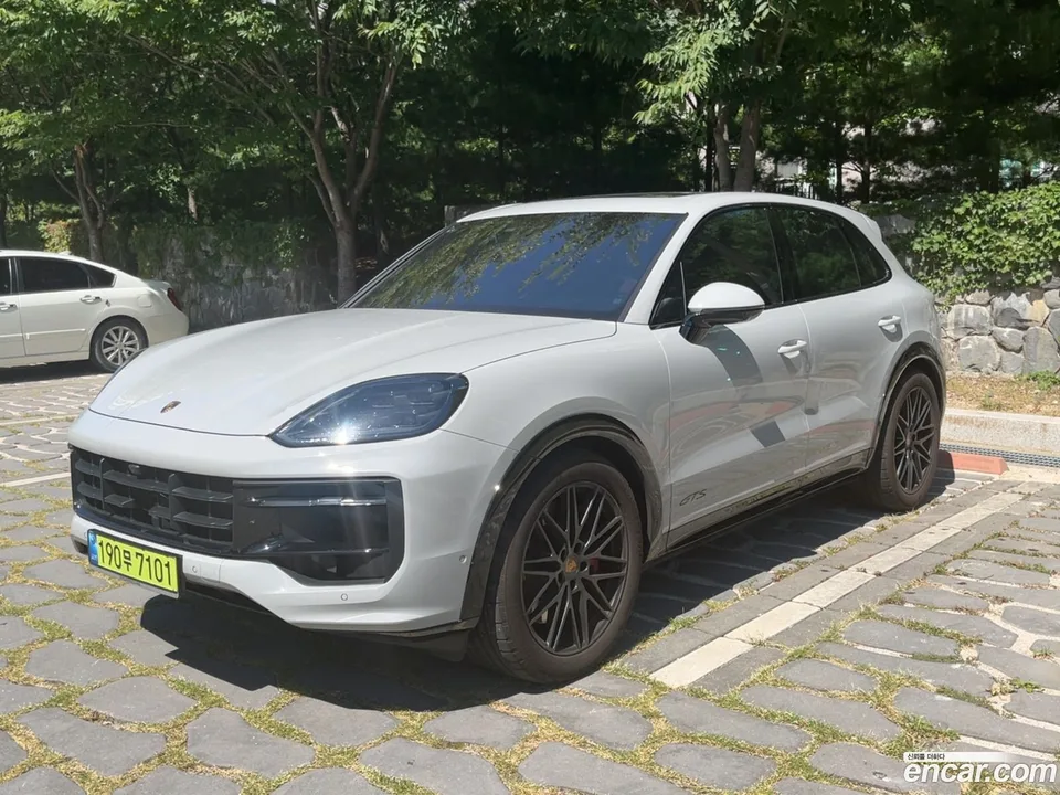 Porsche Cayenne 2025