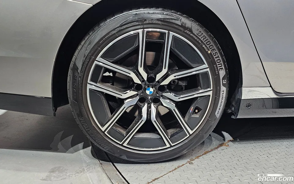 BMW 7 Series 740d xDrive M 2025 — thumbnail 2