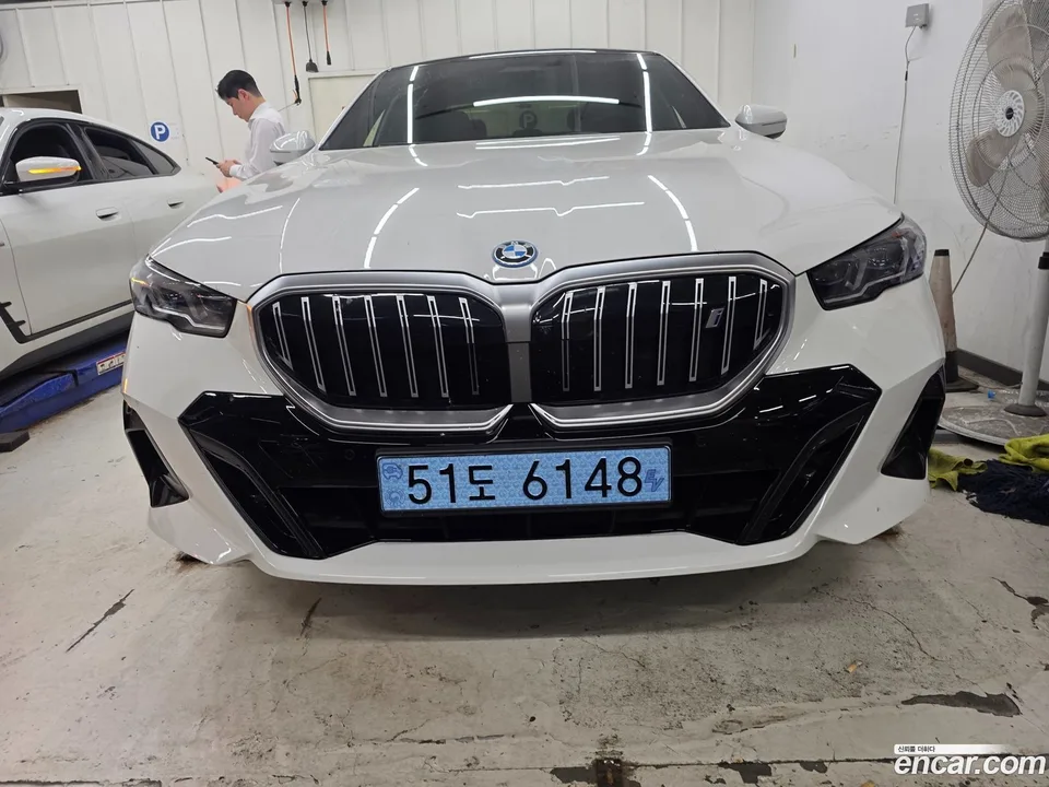 BMW i5 2025
