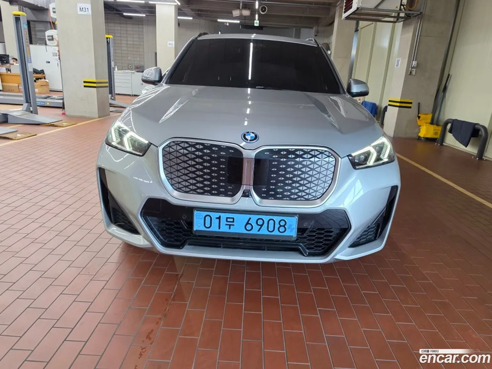 BMW iX1 2025