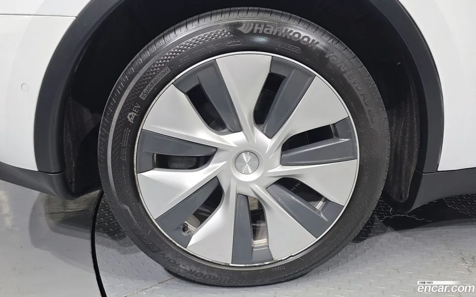 Tesla Model Y AWD 2022 — миниатюра 2