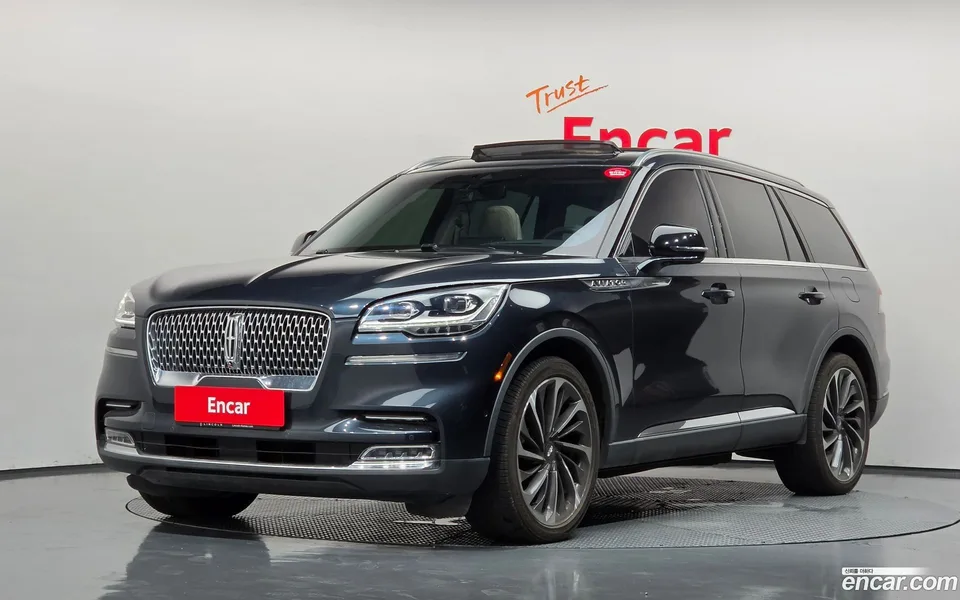 Lincoln Aviator 3.0 AWD 2023 — photo 1, buy with delivery to Moscow