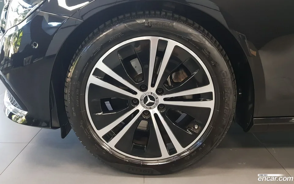 Mercedes-Benz E-Class E250 2022 — thumbnail 2