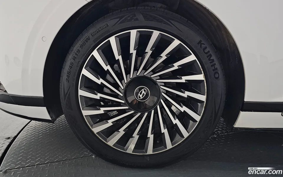 Hyundai Grandeur Hybrid 2023 — thumbnail 2