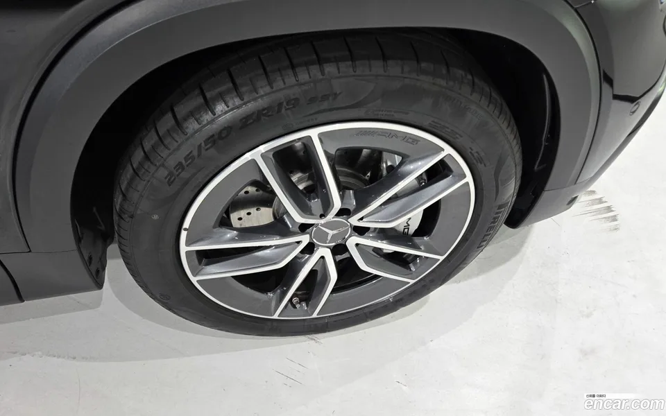 Mercedes-Benz GLB-Class AMG GLB35 4MATIC 2026 — миниатюра 2