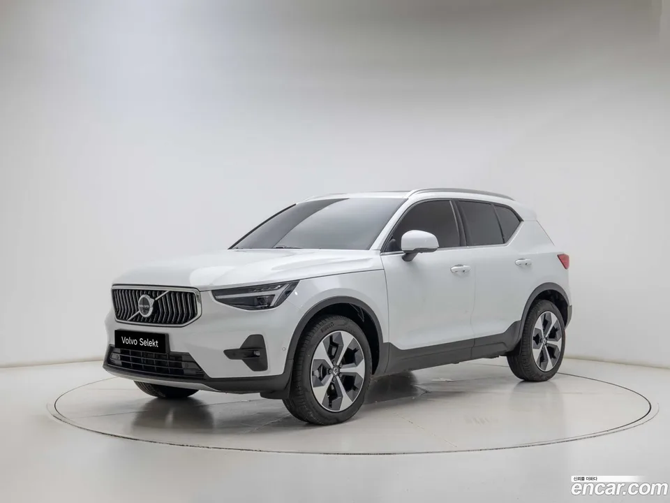 Volvo XC40 2025