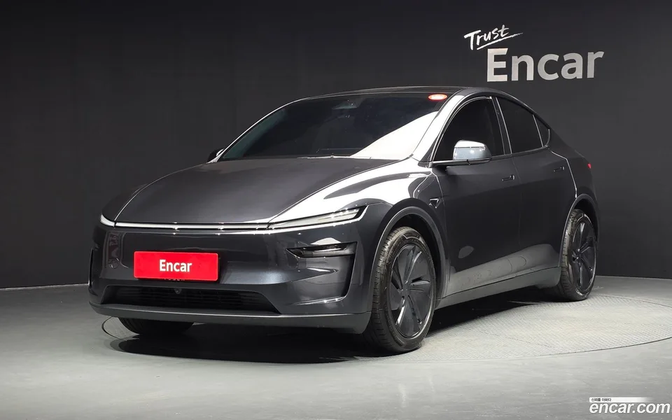 Tesla Model Y RWD 2025 — photo 1, buy with delivery to Moscow