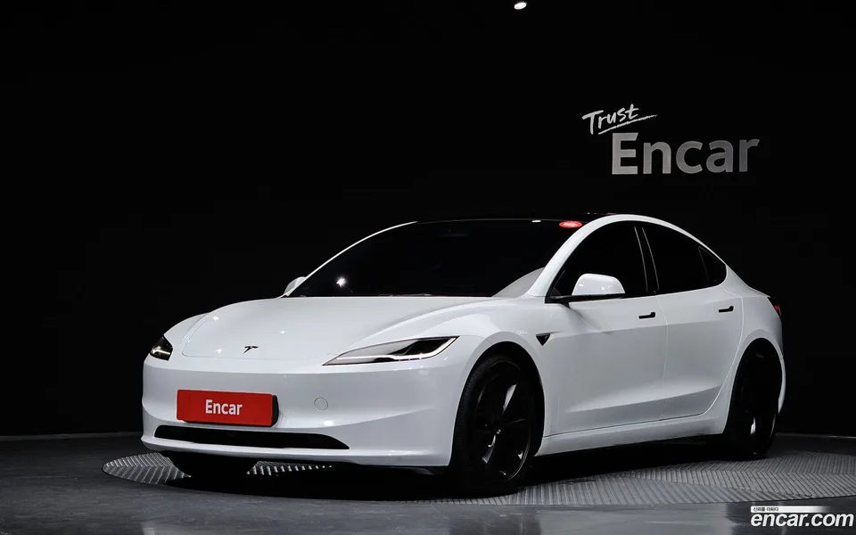 Tesla Model 3 2025
