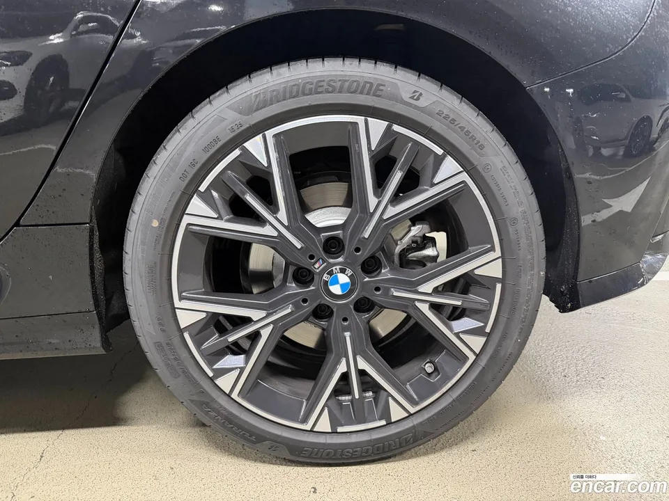 BMW 1 Series 120 M 2025 — thumbnail 2