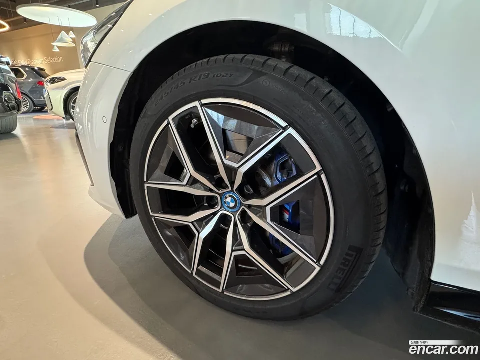 BMW i5 xDrive 40 M 2025 — миниатюра 2