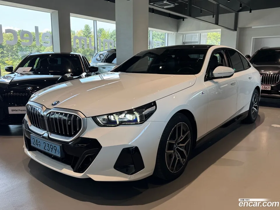 BMW i5 xDrive 40 M 2025 — фото 1, купить с доставкой в Москву