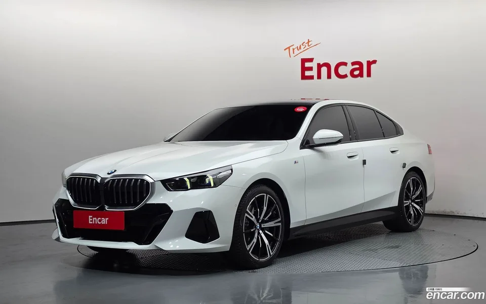 BMW 5 Series 530i xDrive M 2025 — фото 1, купить с доставкой в Москву