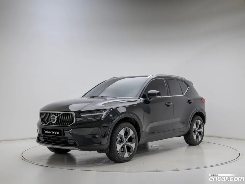 Volvo XC40 2025