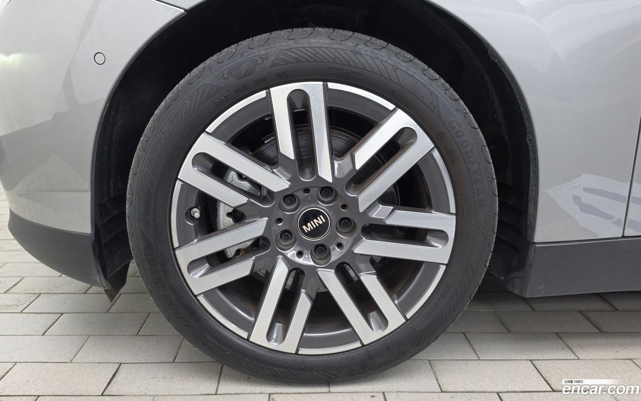 MINI Cooper Electric 2024 — 2