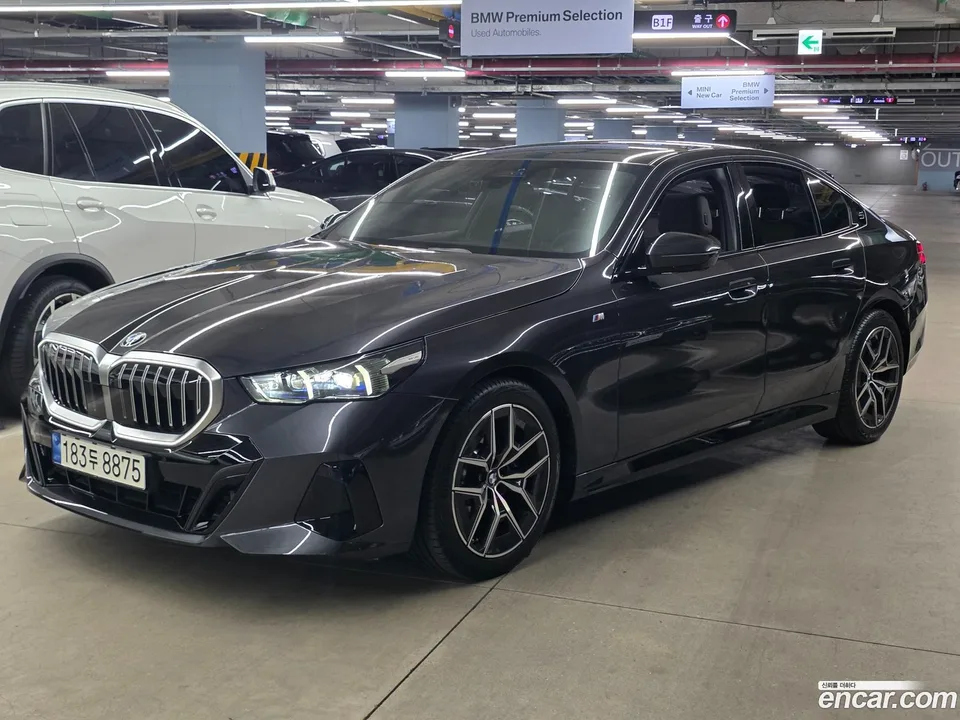 BMW 5 Series 520i M 2023 — photo 1, buy with delivery to Moscow
