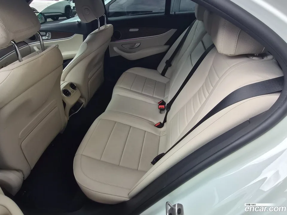 Mercedes-Benz E-Class E250 2023 — миниатюра 2