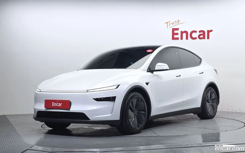 Tesla Model Y 2025