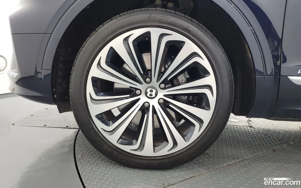 Bentley Bentayga 4.0 V8 2022 — thumbnail 2