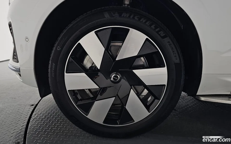 Volvo XC60 T8 2024 — thumbnail 2