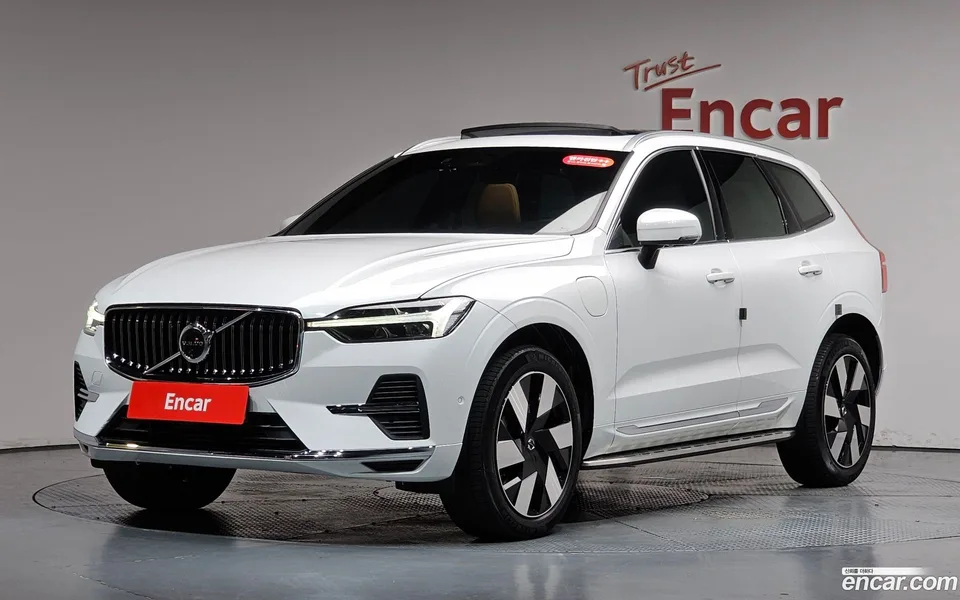 Volvo XC60 T8 2024 — photo 1, buy with delivery to Moscow