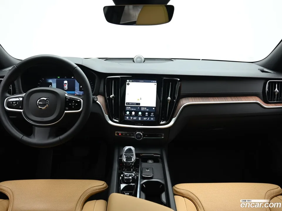 Volvo V60 Cross Country B5 AWD 2024 — thumbnail 2